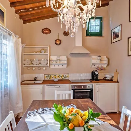 Апартаменти Romantic House On T Hills Монтекатіні-Терме