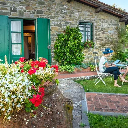 Апартаменти Romantic House On T Hills *